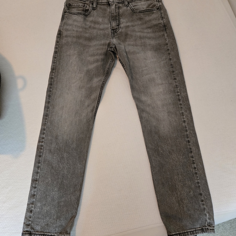 Levi's Gray Straight Jeans with Classic Style